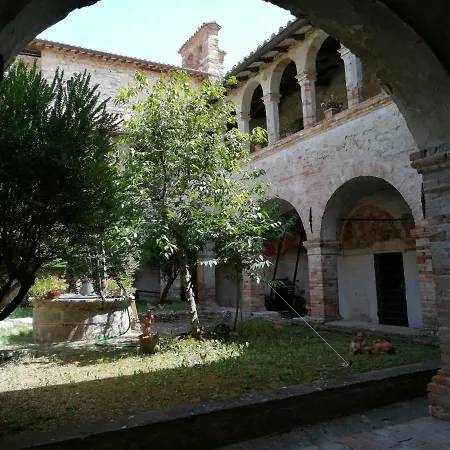 Il Chiostro Di *